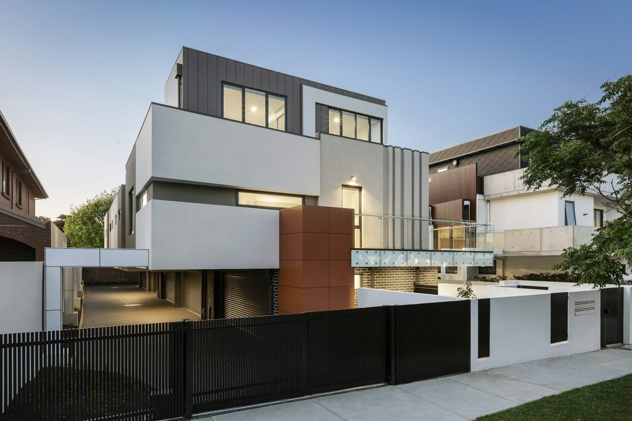 modern-house-facade.jpg - PSA Realty agencia inmobiliaria Espana real estate