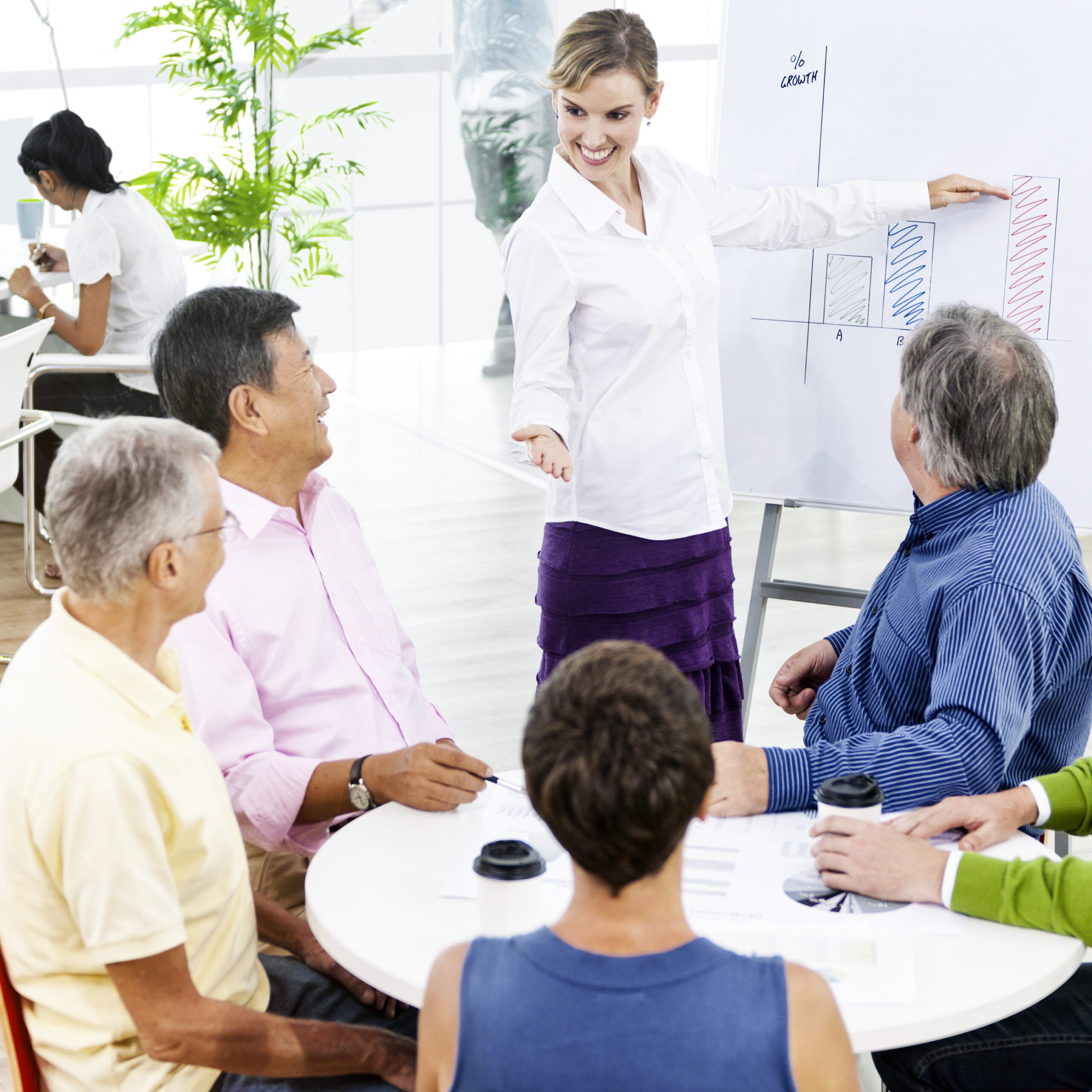 Team working together in an office - PSA Realty agencia inmobiliaria Espana